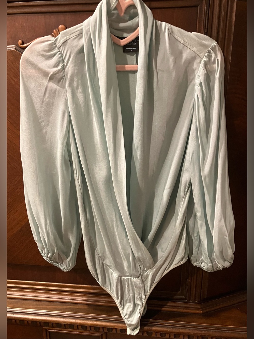 100% SILK GUESS BY MARCIANO SEA FOAM JADE BODYSUIT CONTRAST:95% RAYON 5% SPANDEX
